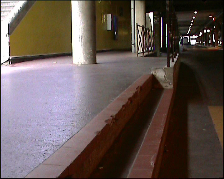 La Villette Parking Indoor Paris Skate Spot 4/5