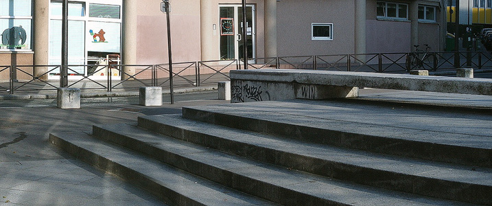 L' Escadrille Spot Street Paris Skate Spot 2/5