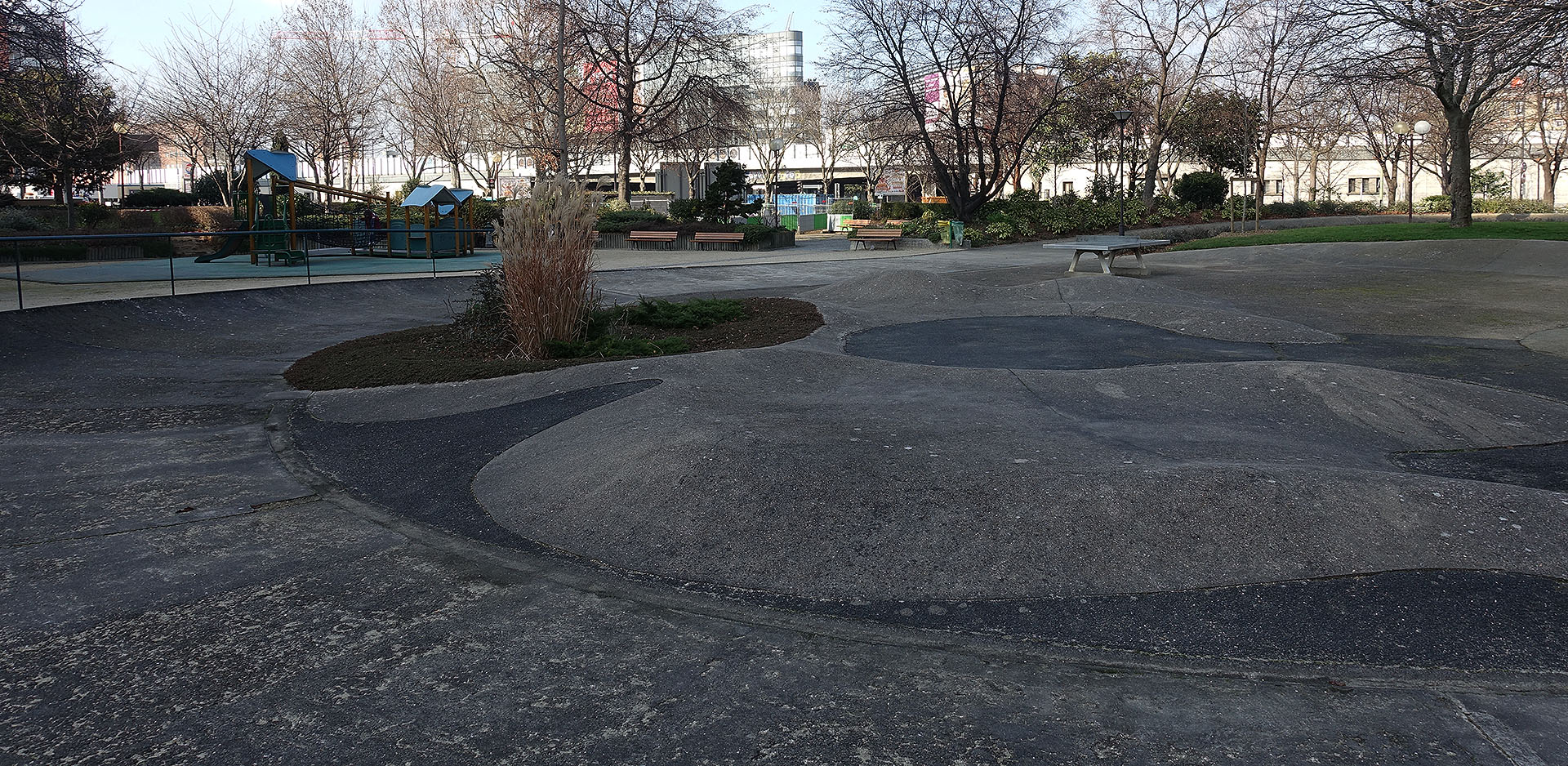 Square Henri Huchard Spot Street Paris Skate Spot 2/5