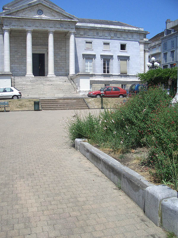 Palais de Justice Spot Street Pau Skate Spot 4/5