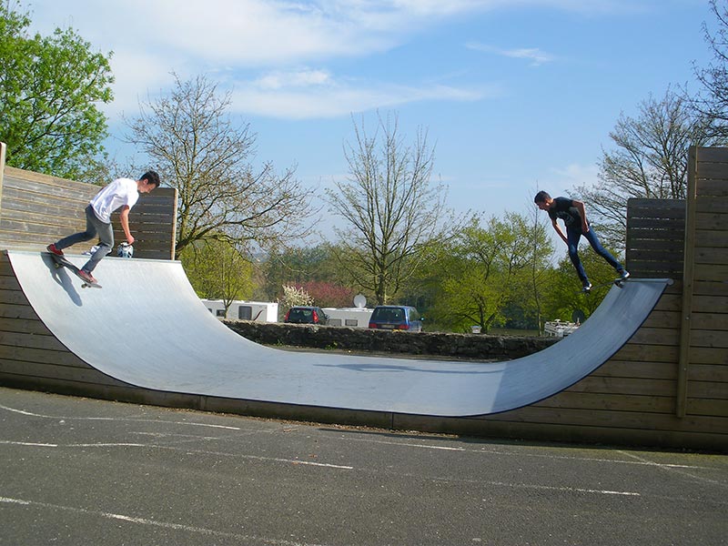 Le Plan d' Eau Skatepark Plouvorn Skate Spot 1/5