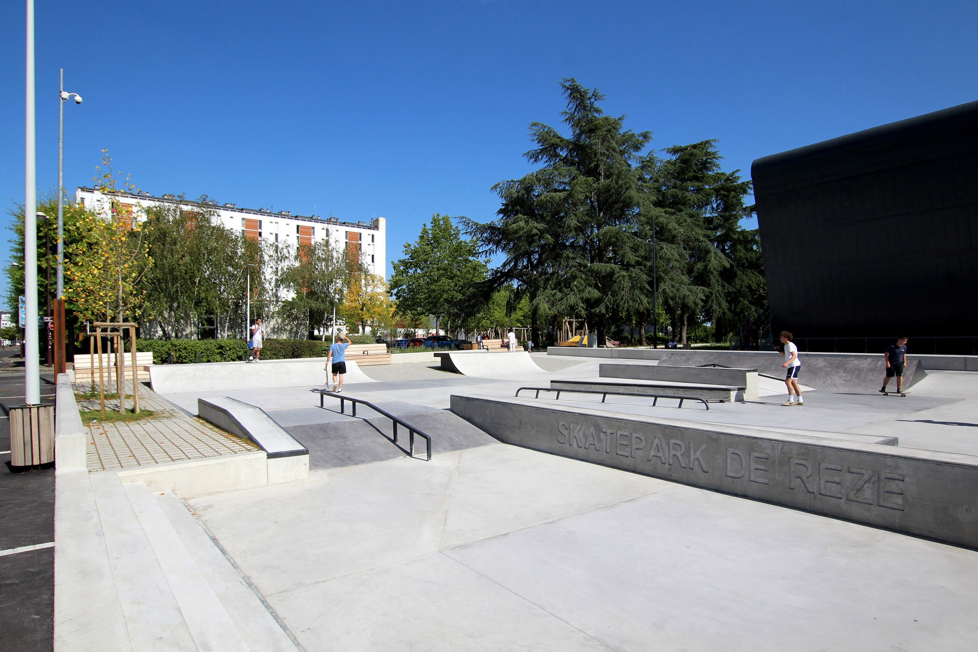Médiathèque Diderot Skatepark Rezé Skate Spot 5/5