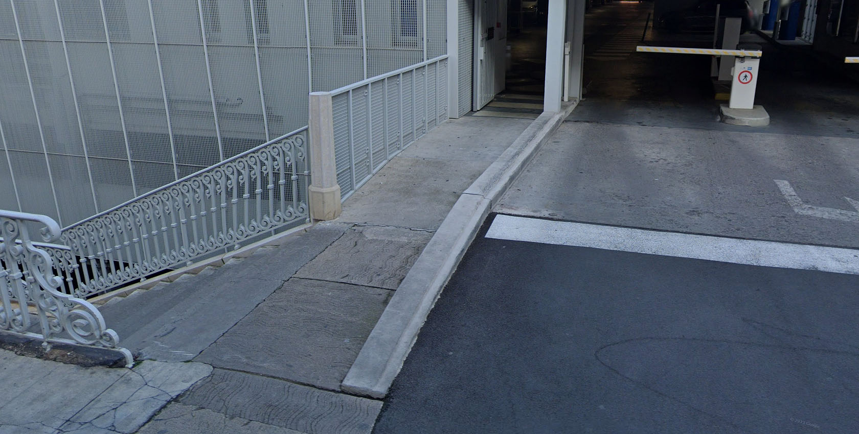 Les Halles Spot Street Sète Skate Spot 2/5
