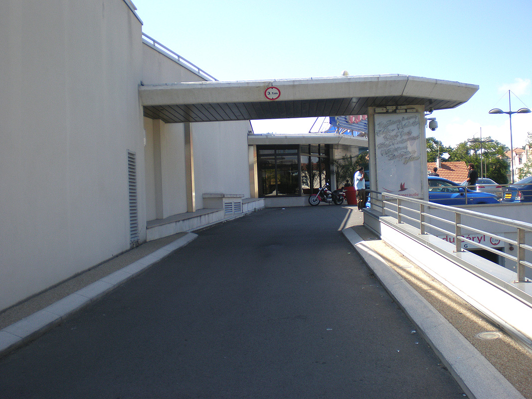 Casino Spot Street Saint Brevin les Pins Skate Spot 2/5