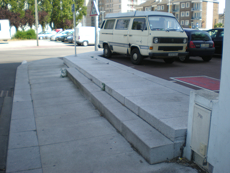 Cinéville Spot Street Saint Nazaire Skate Spot 2/5