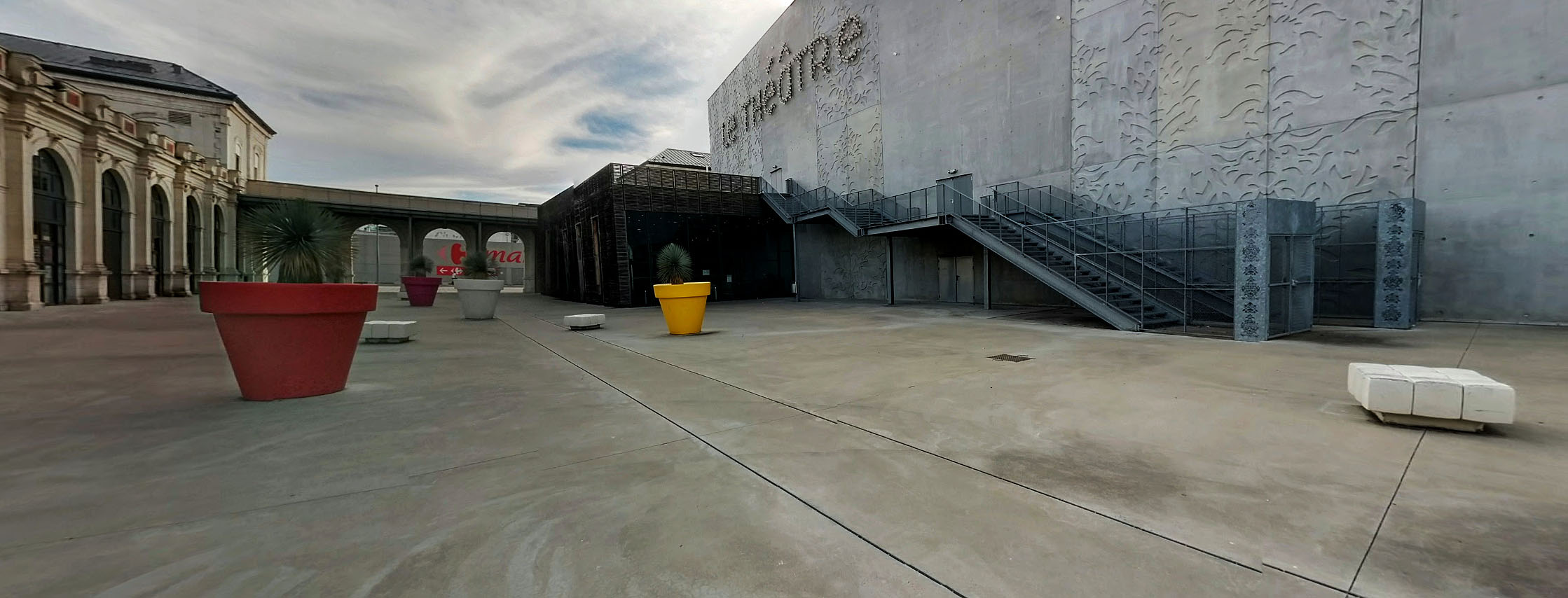 Le Théâtre Spot Street Saint Nazaire Skate Spot 2/5