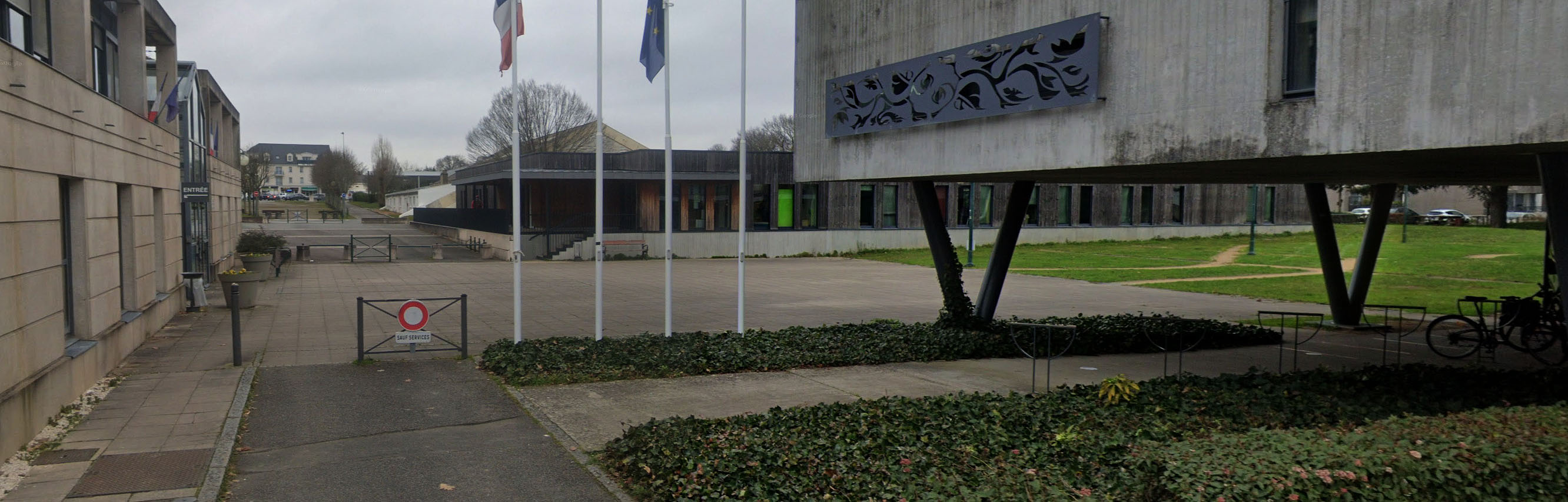 Médiathèque Spot Street Sainte Luce sur Loire Skate Spot 2/5