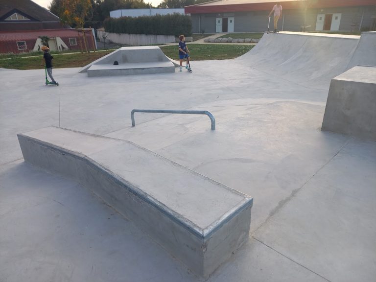 Camp de Liouse Skatepark Teyran Skate Spot 3/5