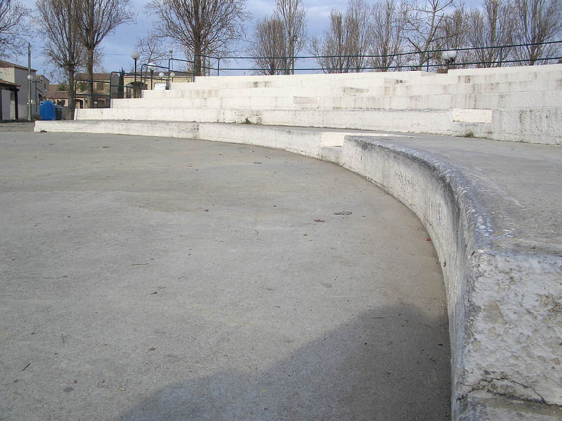 Médiathèque Spot Street Villenueve les Maguelone Skate Spot 3/5