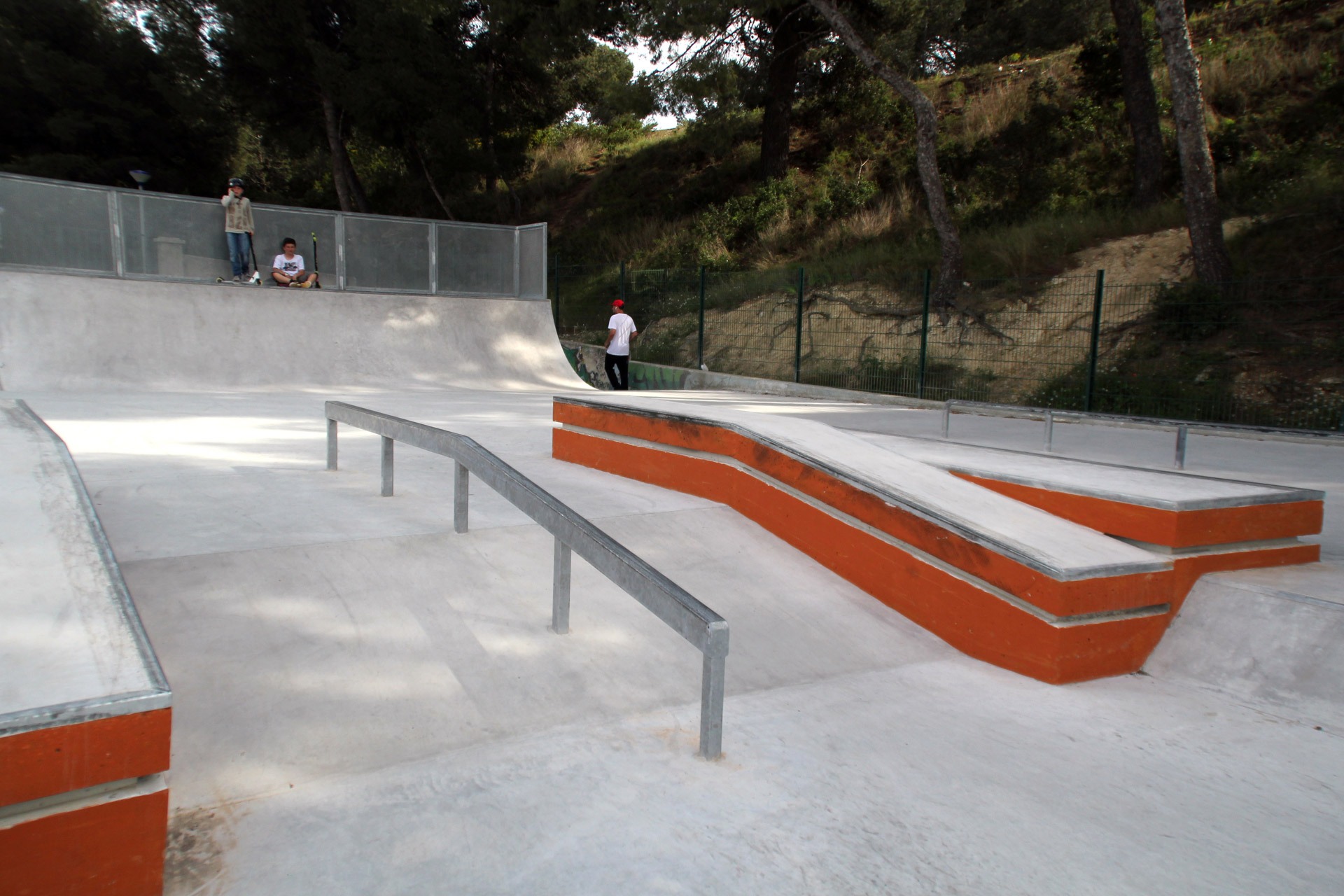 Gymnase Calmat Skatepark Sausset les Pins Skate Spot 3/5