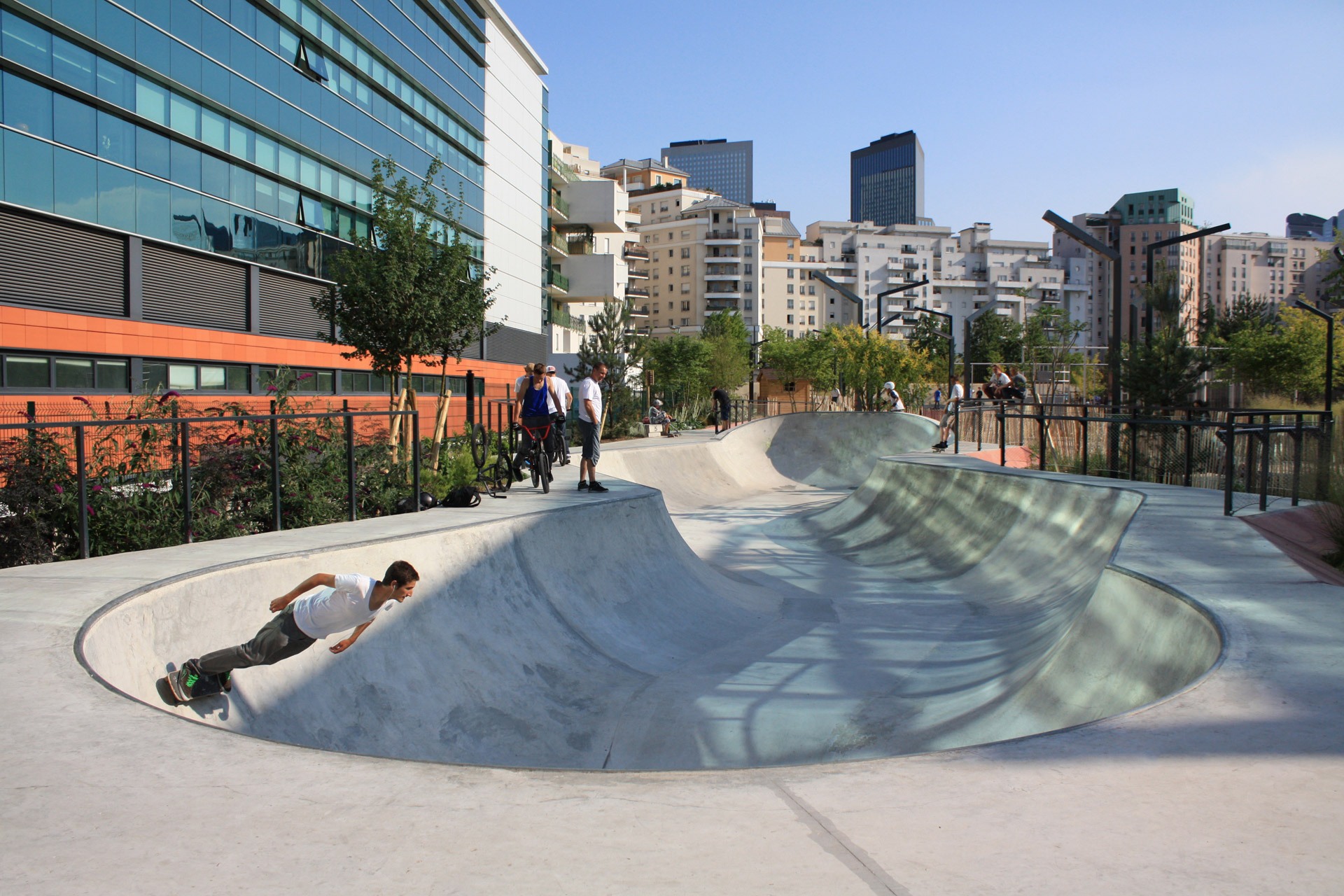 Jardin Des Fauvelles Skatepark Courbevoie Skate Spot 4/5