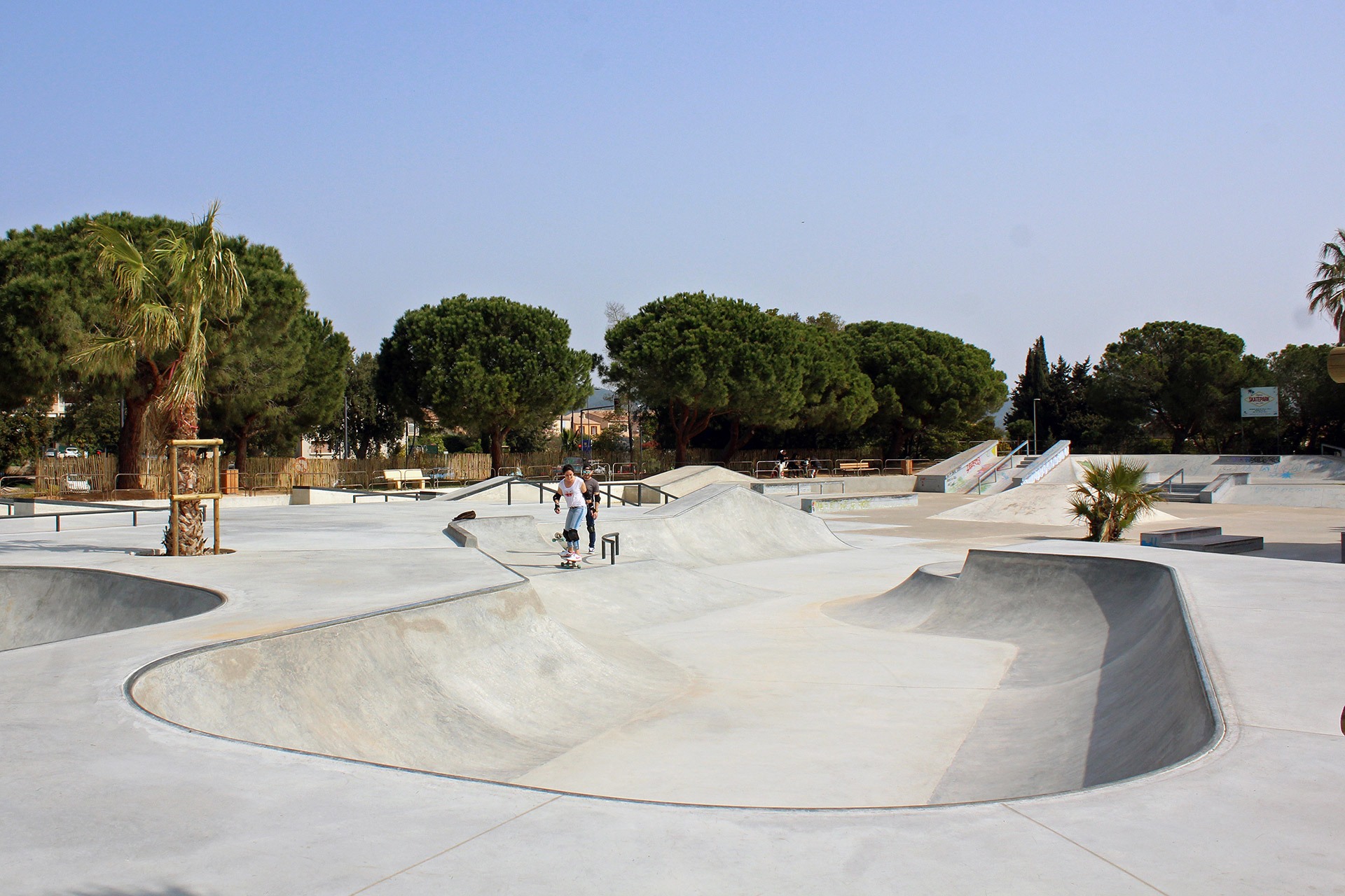 Hyères Skatepark Hyères Skate Spot 4/5