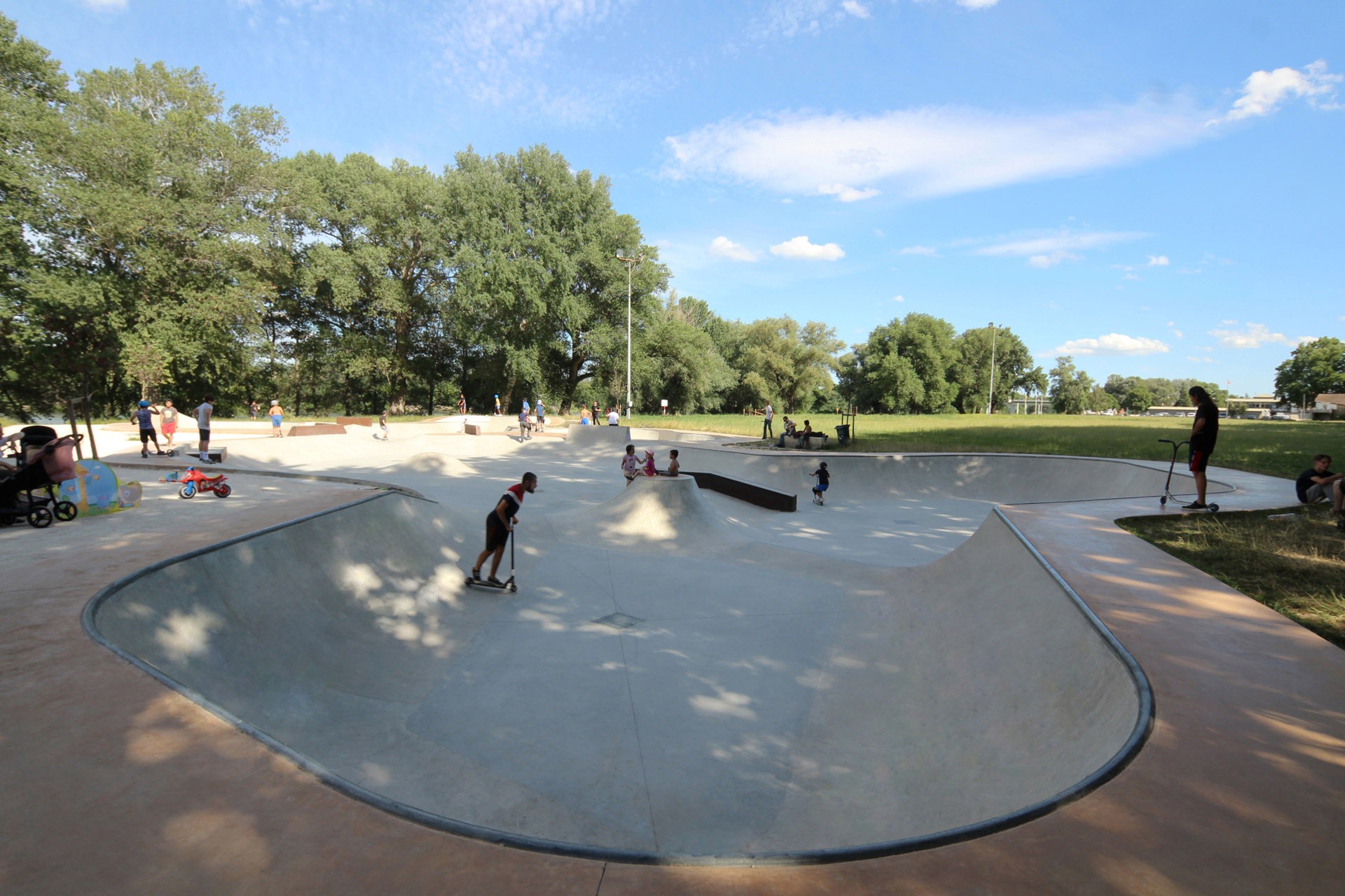 Casino Bowl Beaucaire Skate Spot 4/5