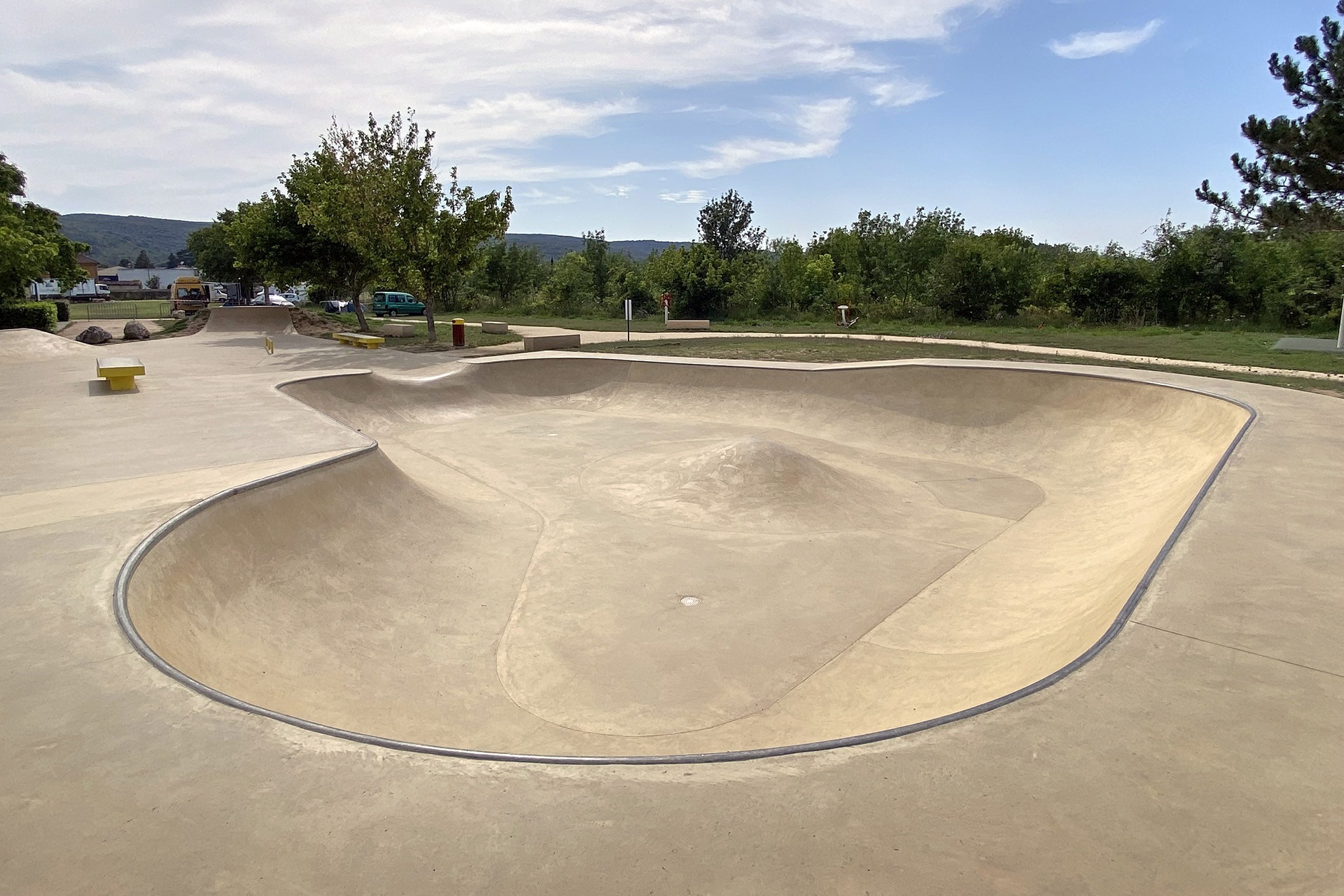 La Plage Bowl Goudargues Skate Spot 4/5
