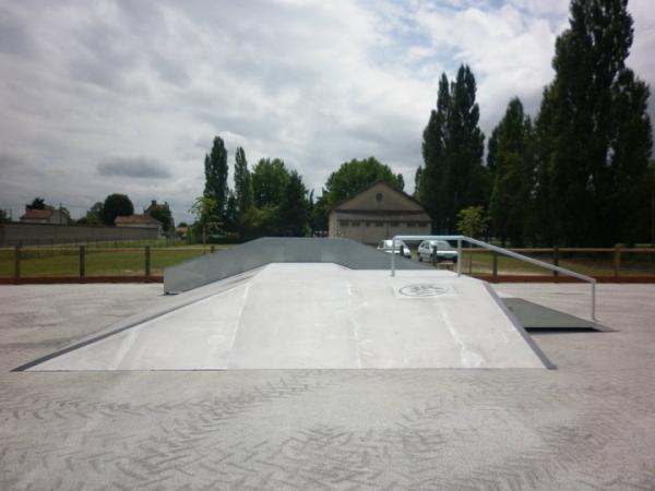 Le Chateau d' Eau Skatepark Cognac Skate Spot 2/5