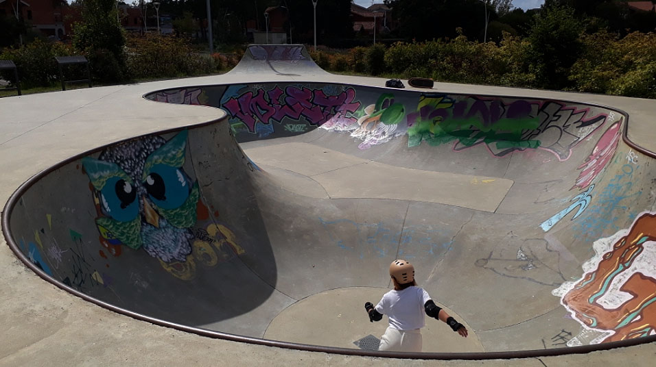 Le Cimetière Bowl Sanguinet Skate Spot 4/5