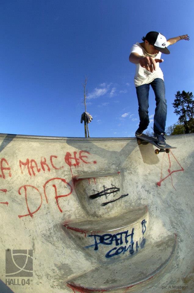 Château de l' Hers Bowl Toulouse Skate Spot 4/5