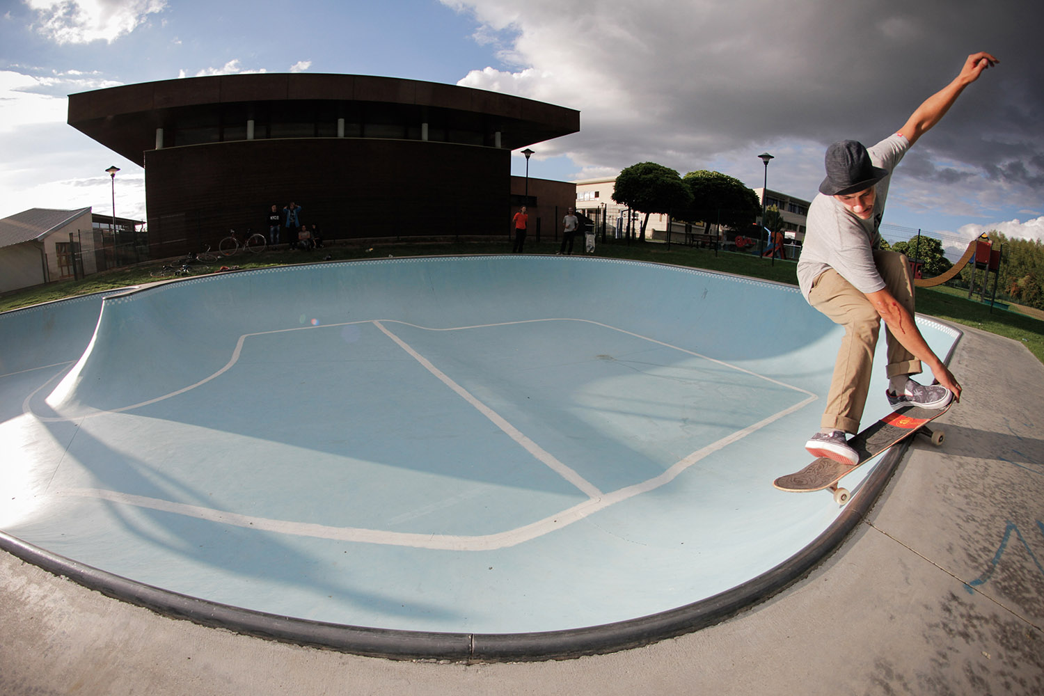 Parc des Frênes Bowl Montévrain Skate Spot 4/5
