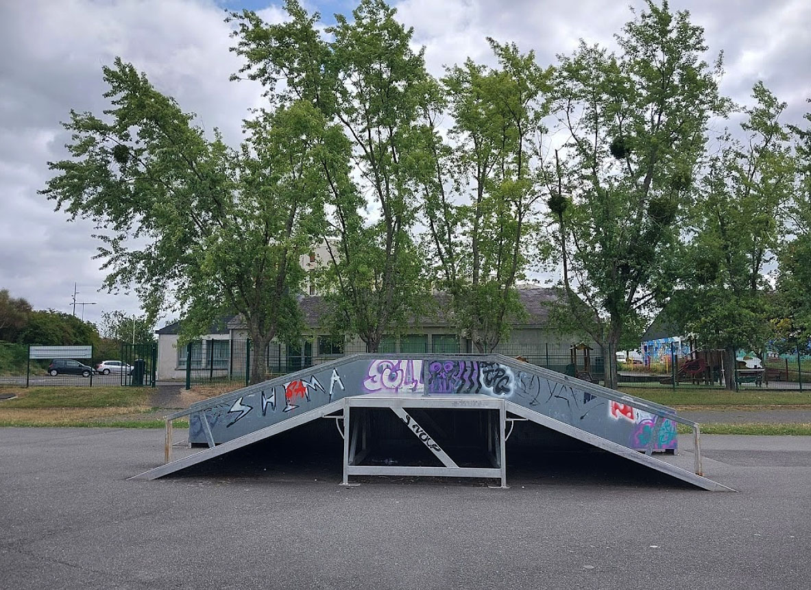 Violette Skatepark Joué lès Tours Skate Spot 2/5
