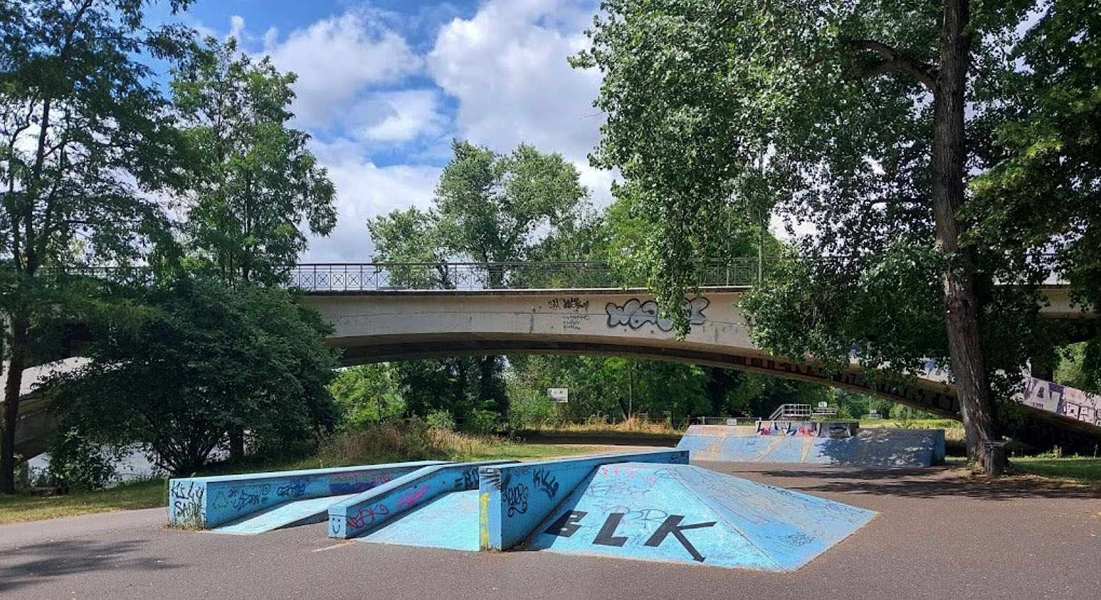 Île Simon Skatepark Tours Skate Spot 3/5