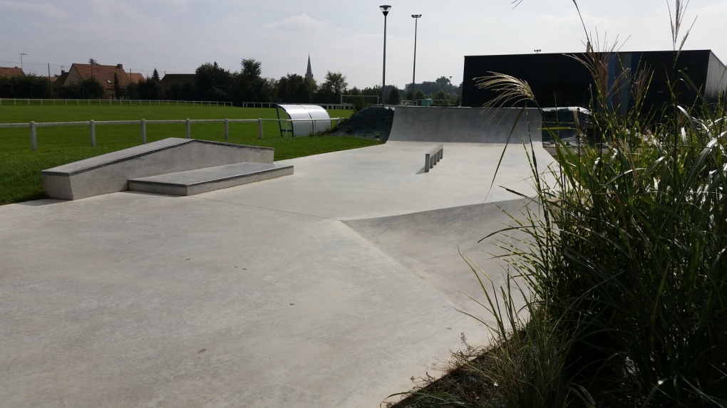 Gymnase Lorier Skatepark Thue et Mue Skate Spot 2/5