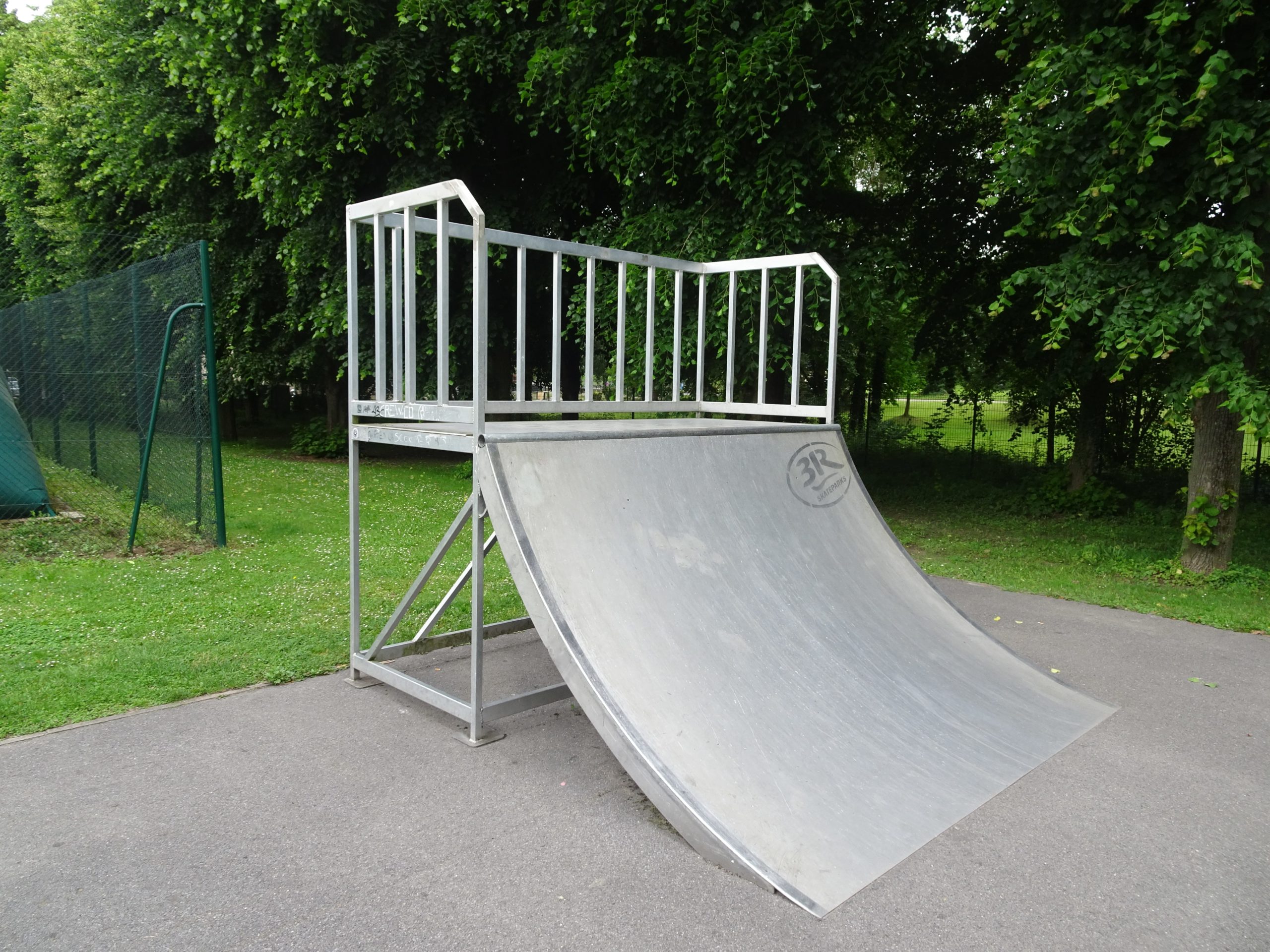 Stade Grante Skatepark L' Isle Adam Skate Spot 2/5