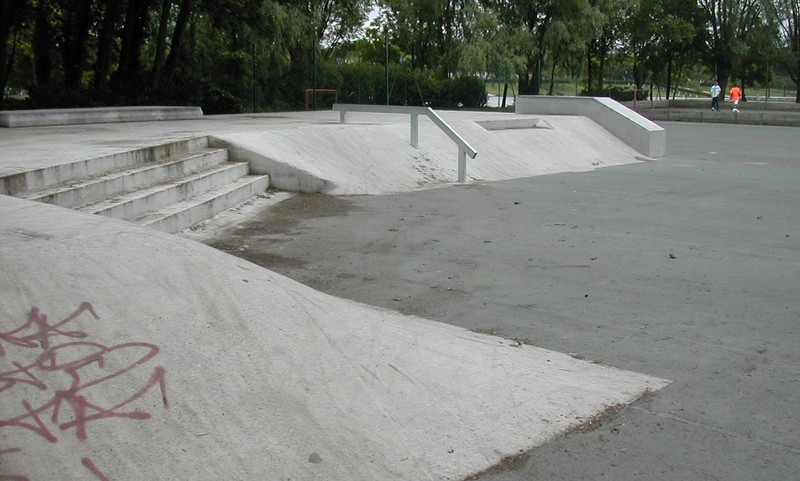 Parc Saint Pierre Do It Yourself Amiens Skate Spot 3/5