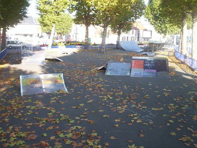 Pont du châtelet Skatepark Montluçon Skate Spot 1/5