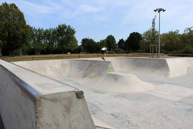 Evan Cayeux Bowl Chalon sur Saône Skate Spot 4/5