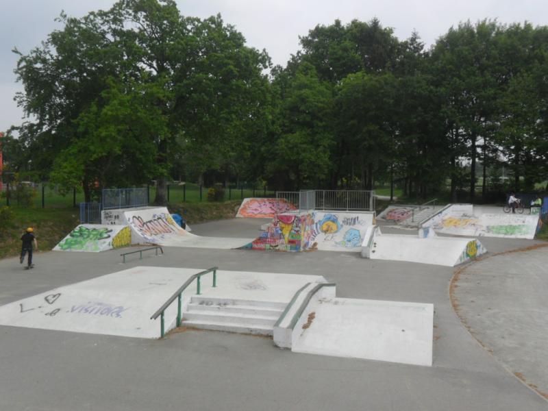 Collège Les Rochers Skatepark Vitré Skate Spot 2/5