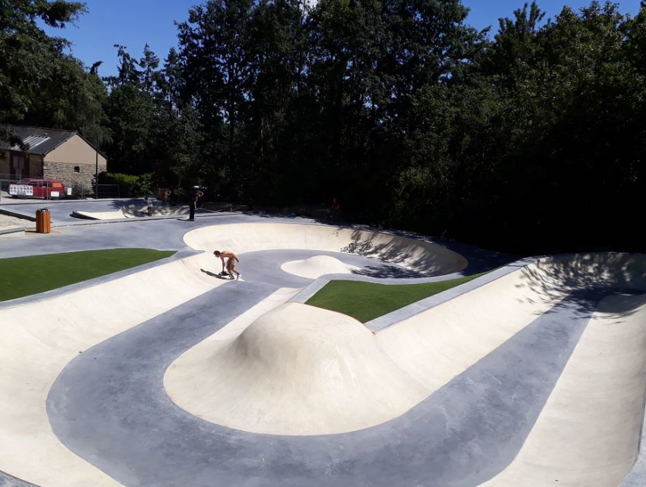 Longs Champs Bowl Rennes Skate Spot 4/5