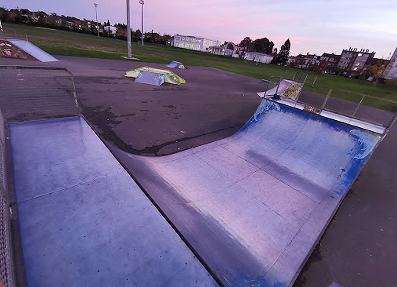 Parc des Sports Skatepark Roubaix Skate Spot 1/5