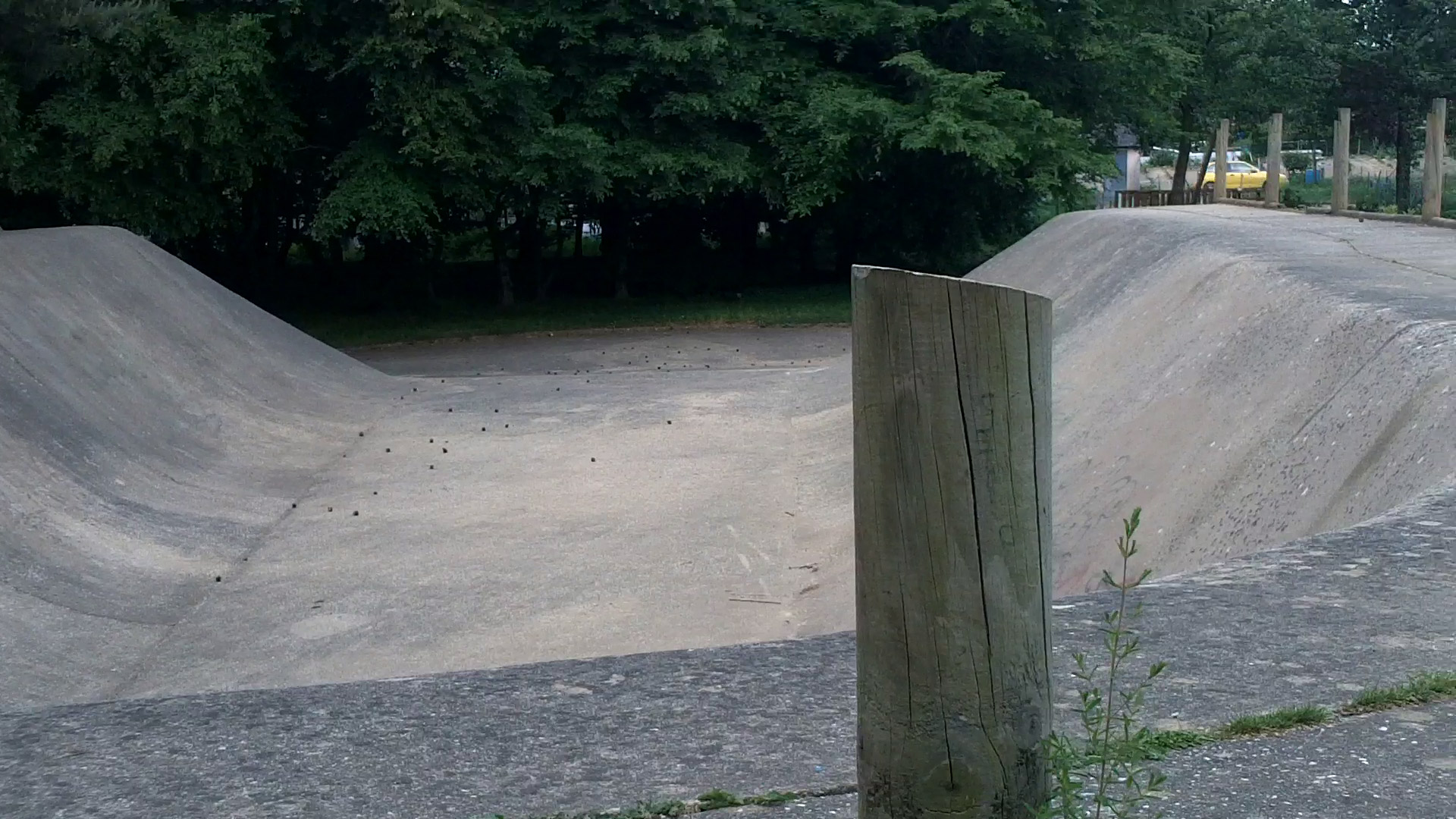 Saint Nicolas Bowl Laval Skate Spot 3/5