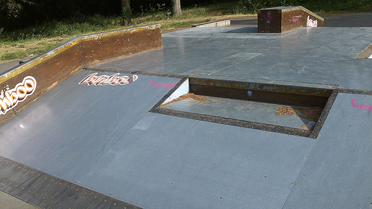 Le Pont Skatepark Javron les Chapelles Skate Spot 3/5