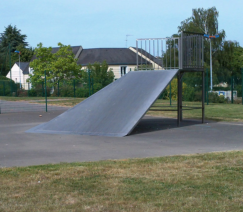 Collège Francis Lallart Skatepark Gorron Skate Spot 1/5