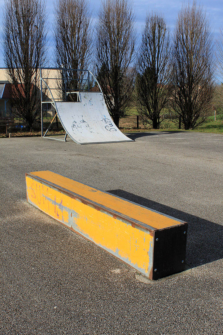 Plaine de Jeux Skatepark Louhans Skate Spot 1/5