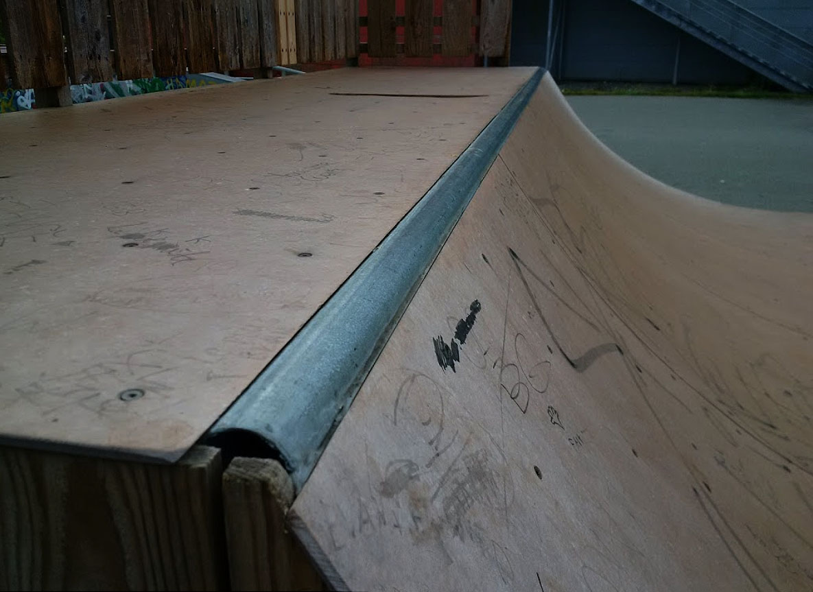 Complexe Loussouarn Skatepark Guichen Skate Spot 2/5