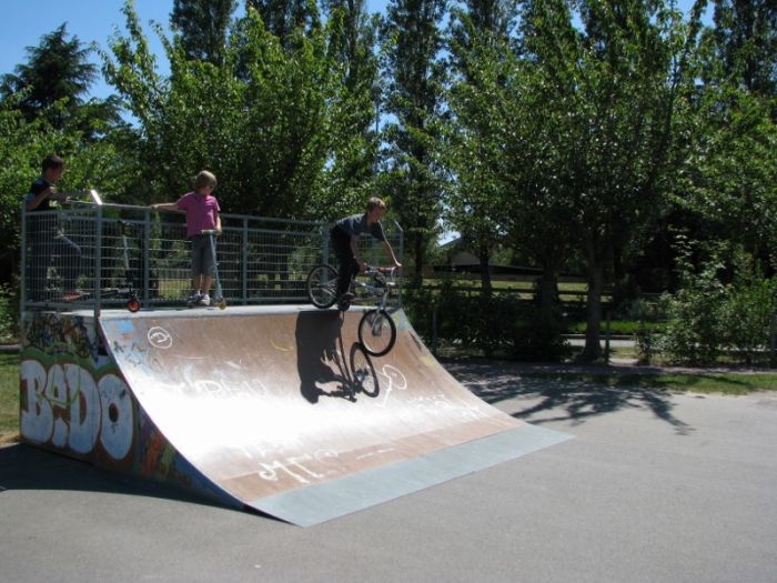 Lycée Monod Skatepark Le Rheu Skate Spot 2/5