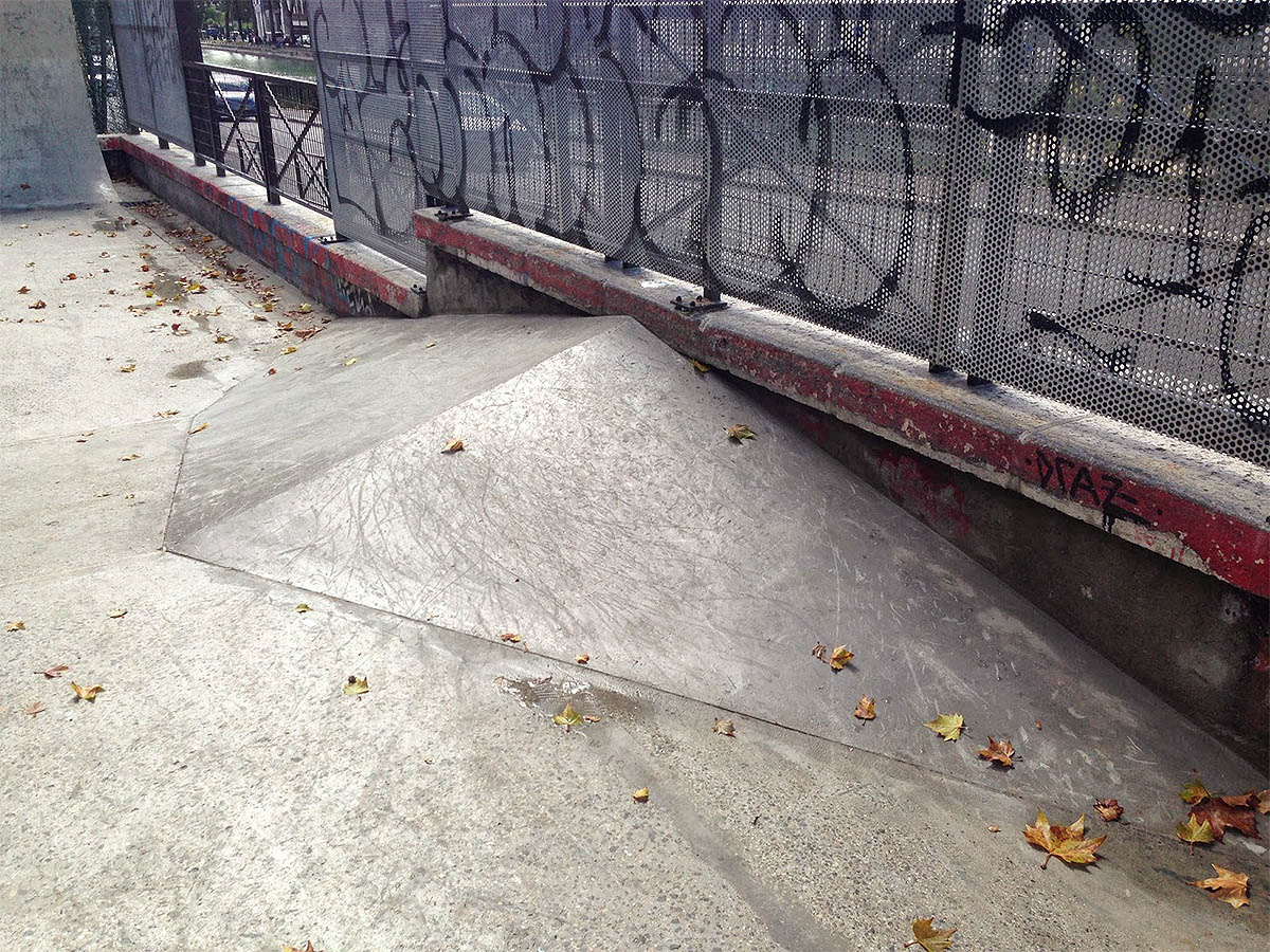 Jemmapes Skatepark Paris Skate Spot 3/5