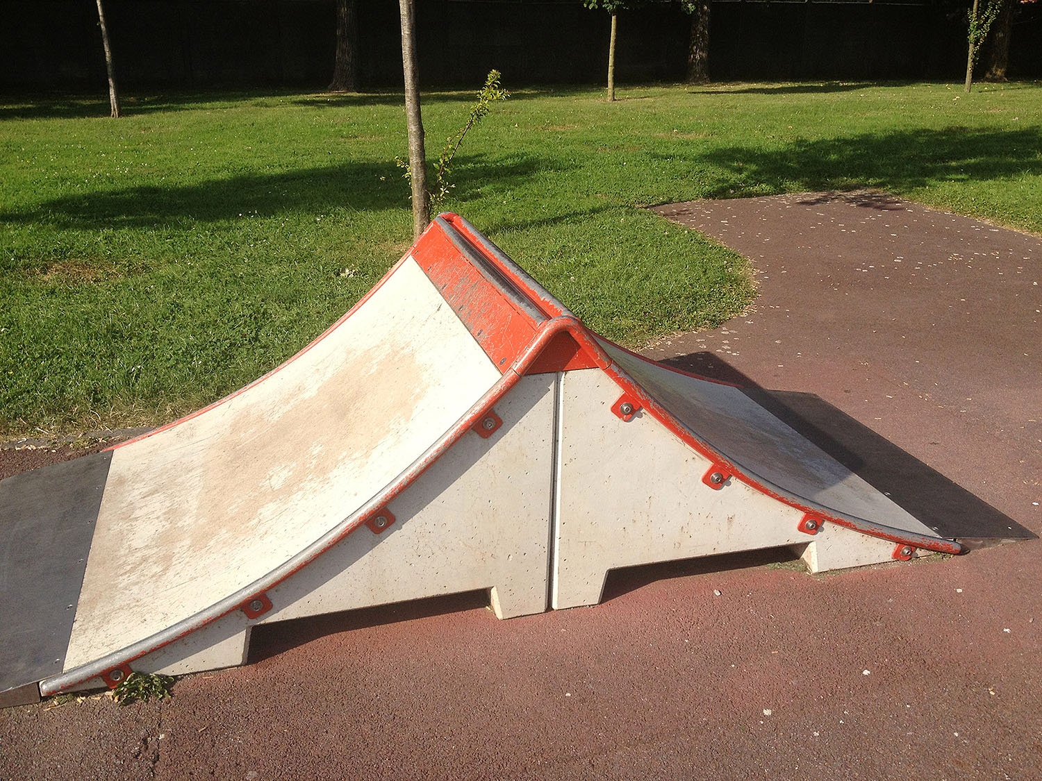 Les 4 Saisons Skatepark Armentières Skate Spot 1/5