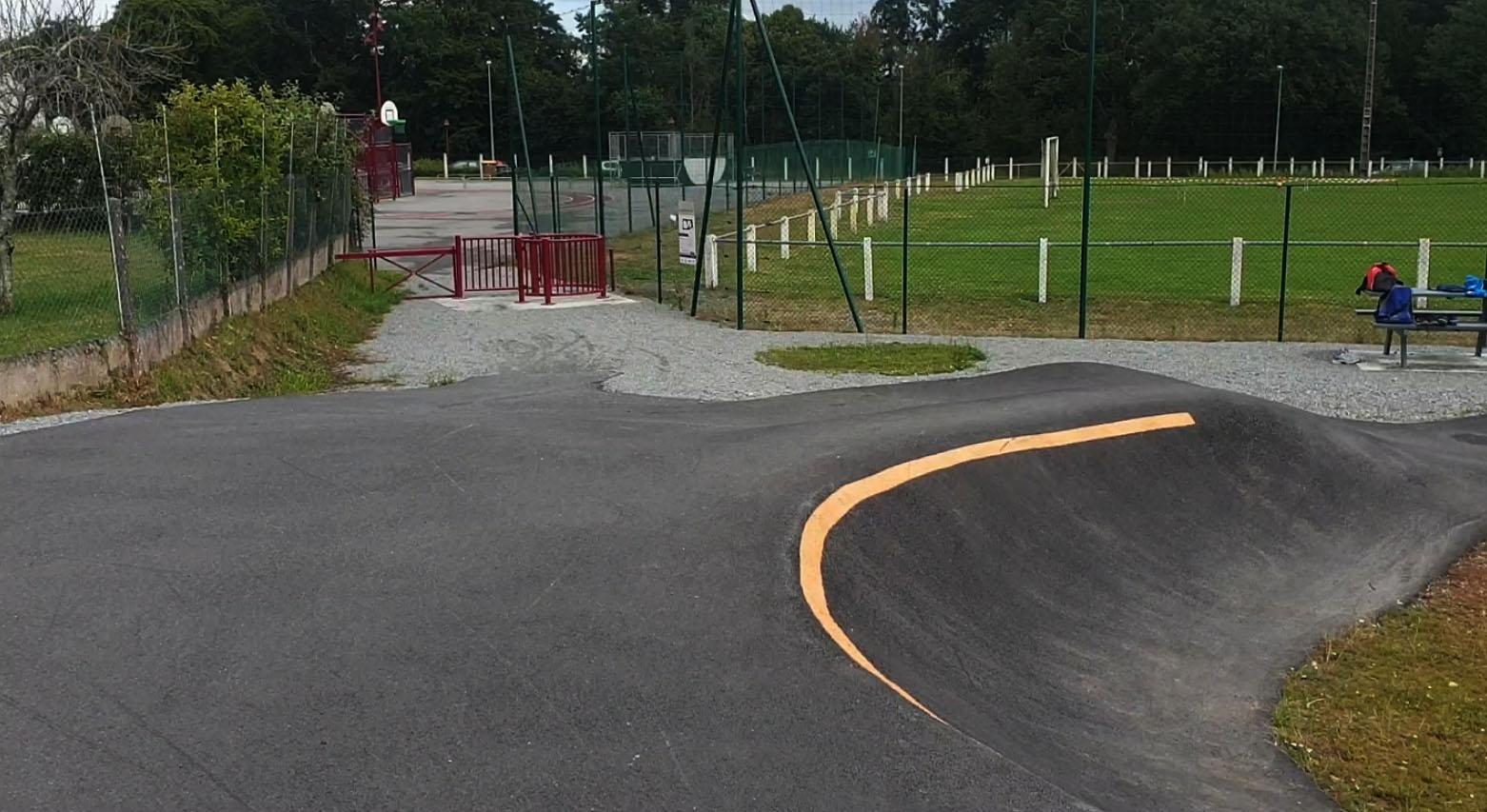 Médiathèque Skatepark Bains sur Oust Skate Spot 2/5