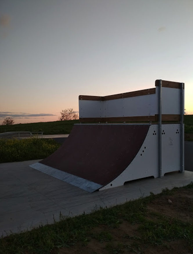 La Perdriotais Skatepark Châteaugiron Skate Spot 3/5
