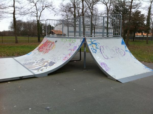 Salle Polyvalente Skatepark Étaules Skate Spot 2/5