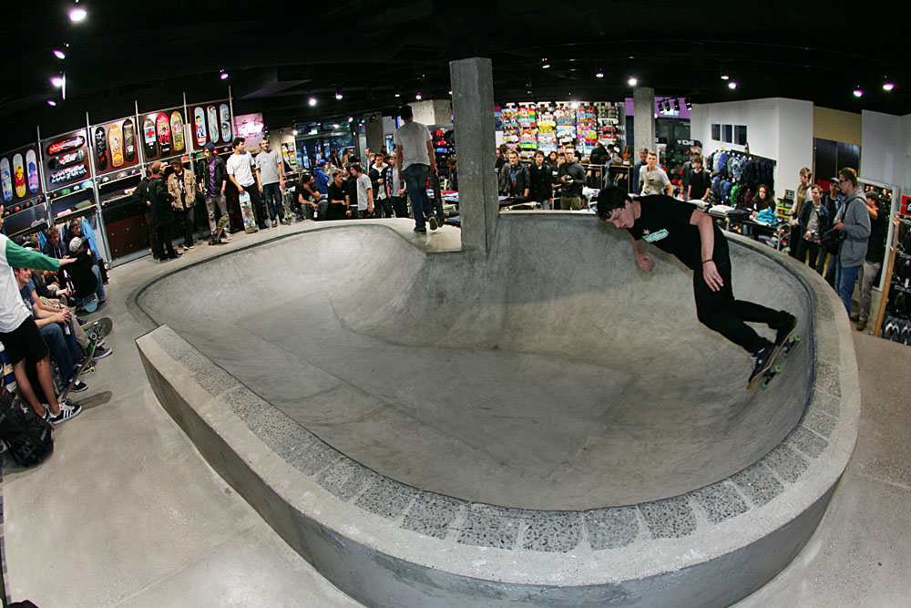 Titus Bowl Berlin Skate Spot 3/5