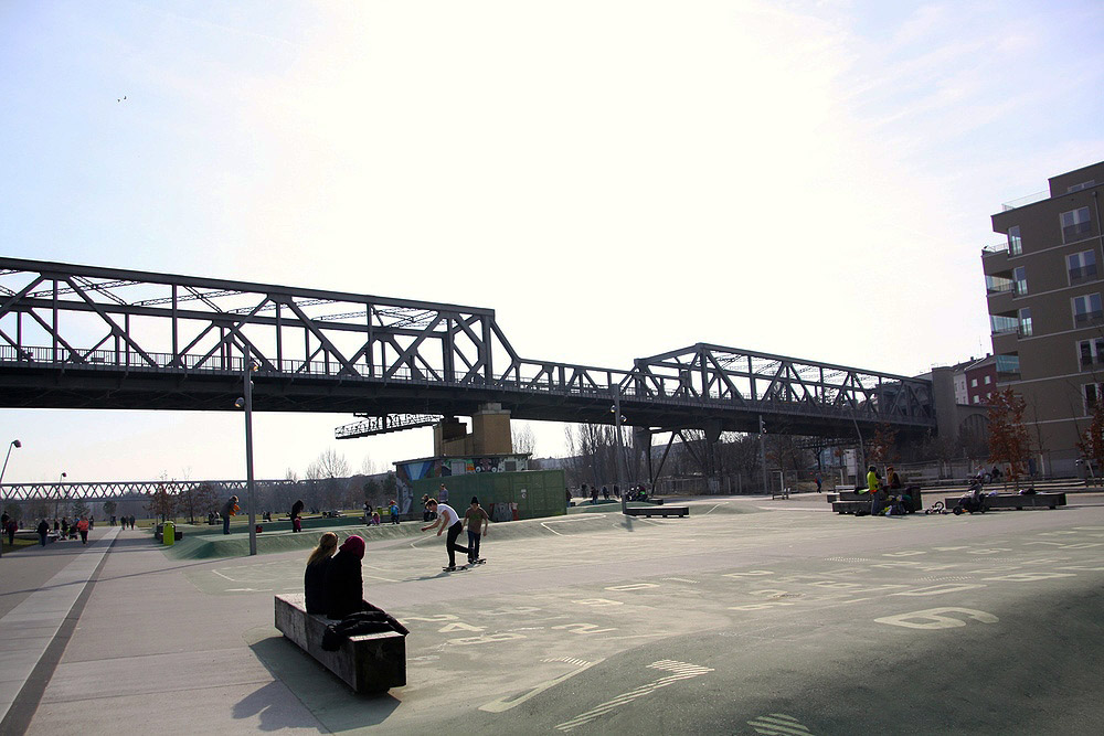 Park am Gleisdreieck Spot Street Berlin Skate Spot 3/5