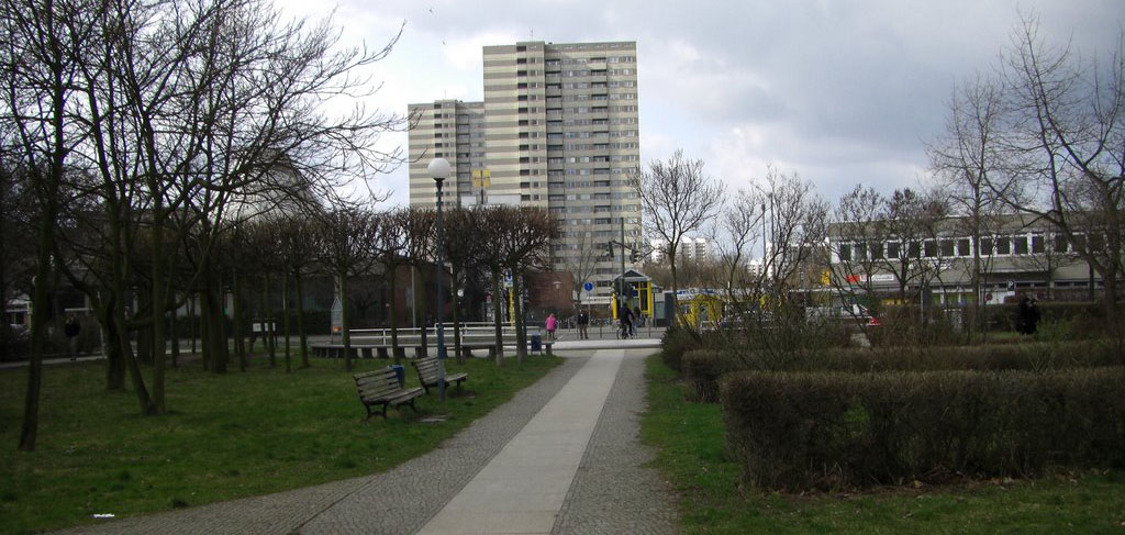 Lipschitzallee Spot Street Berlin Skate Spot 2/5