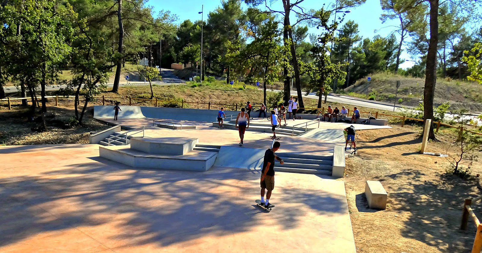 Collège d' Aurumy Skatepark Fuveau Skate Spot 4/5