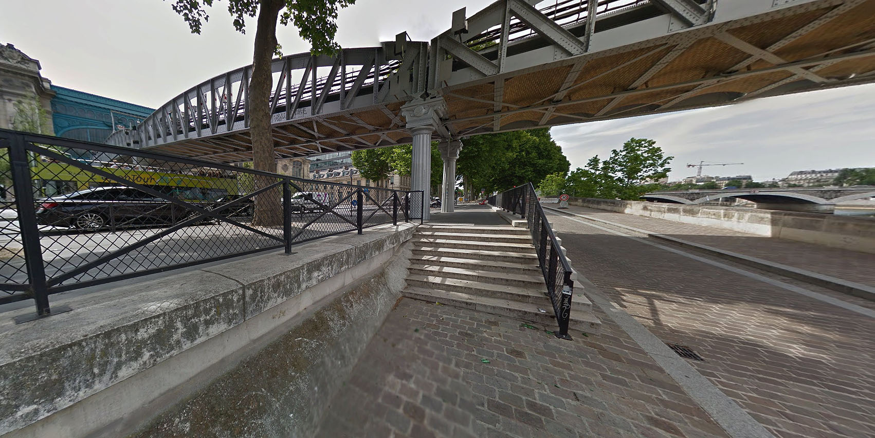 Viaduc d' Austerlitz Spot Street Paris Skate Spot 3/5