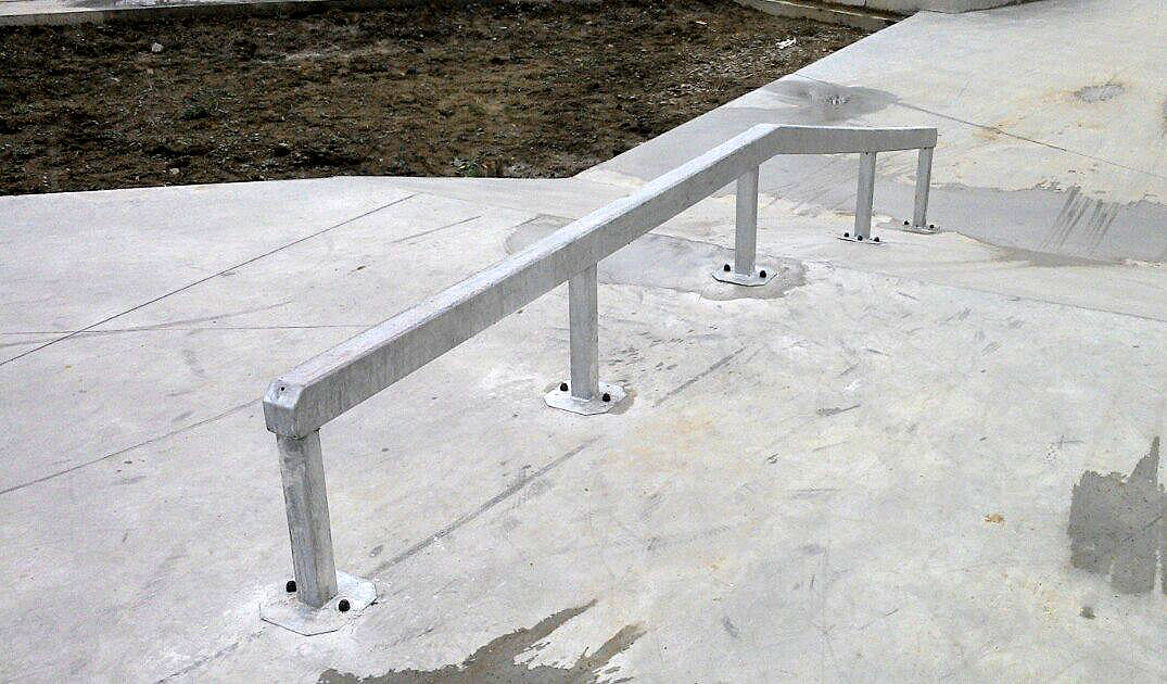Base de Loisirs Skatepark Parthenay Skate Spot 2/5
