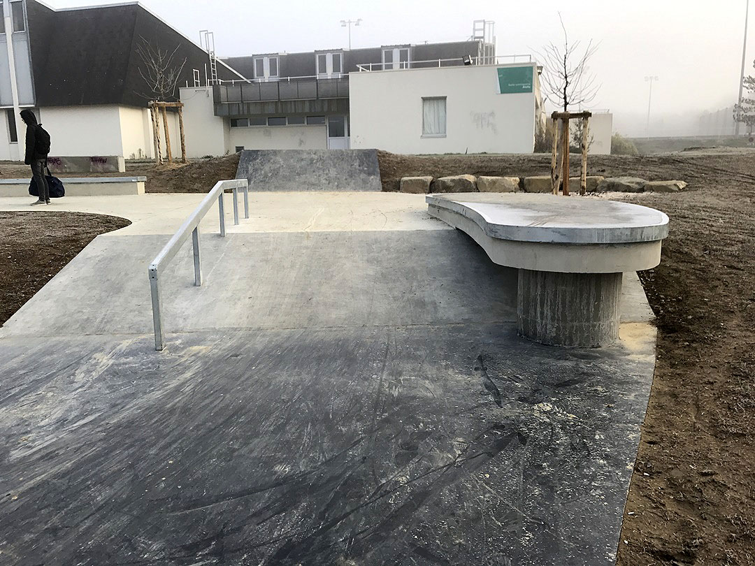 Collège Gérard Philipe Skatepark Carquefou Skate Spot 3/5